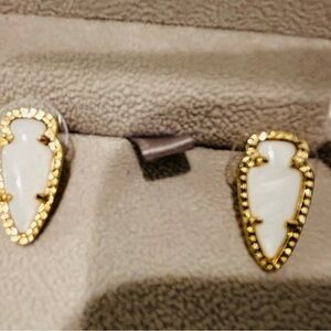 Kendra Scott Gold and Cream Arrowhead Earrings